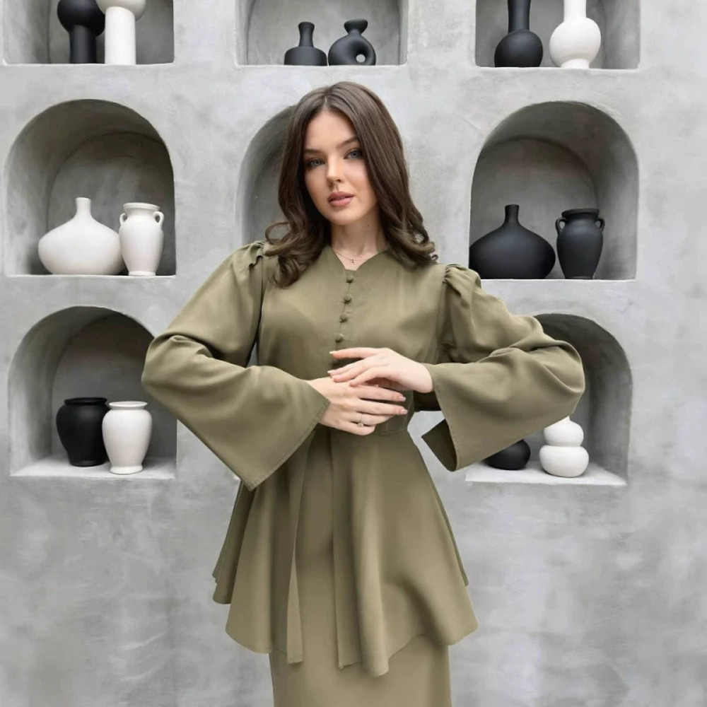 In Stock Ladies Autumn Elegant Cardigan and Solid Color Dress Two Piece Set